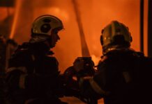 Россияне атаковали склады в Днепре, загорелся пожар