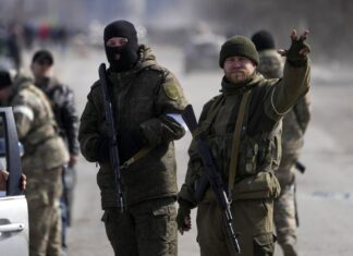 Россия начала урезать зарплаты бюджетникам ради выплат новым «СВОшникам», — разведка