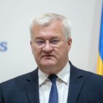 Люди голодают: Сибига рассказал, как в Олешках выживают на траве и сорняках