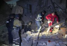 В Запорожье разрушен дом и горит рынок: погибли женщины, среди пострадавших ребенок
