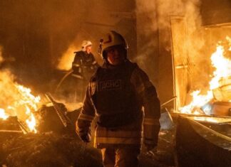 В Хмельницком после атаки РФ произошла повторная детонация: ранены 4 спасателя