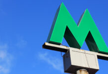 У Києві через атаку РФ загинула людина, пошкоджено метро, медичний центр та заклади освіти