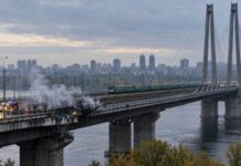 У Києві через російські удари перекрито три мости