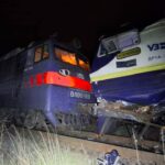 У Львові зіткнулися два потяги: машиніста затиснуло в кабіні, є постраждалі