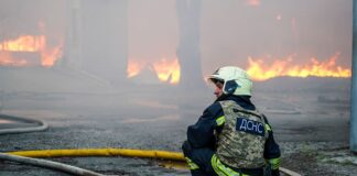 Россияне ударили ракетой по складам в Лозовой Харьковской области, есть погибший