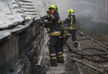 Многочисленные разрушения и пожары: ГСЧС показала фото последствий удара по Киеву